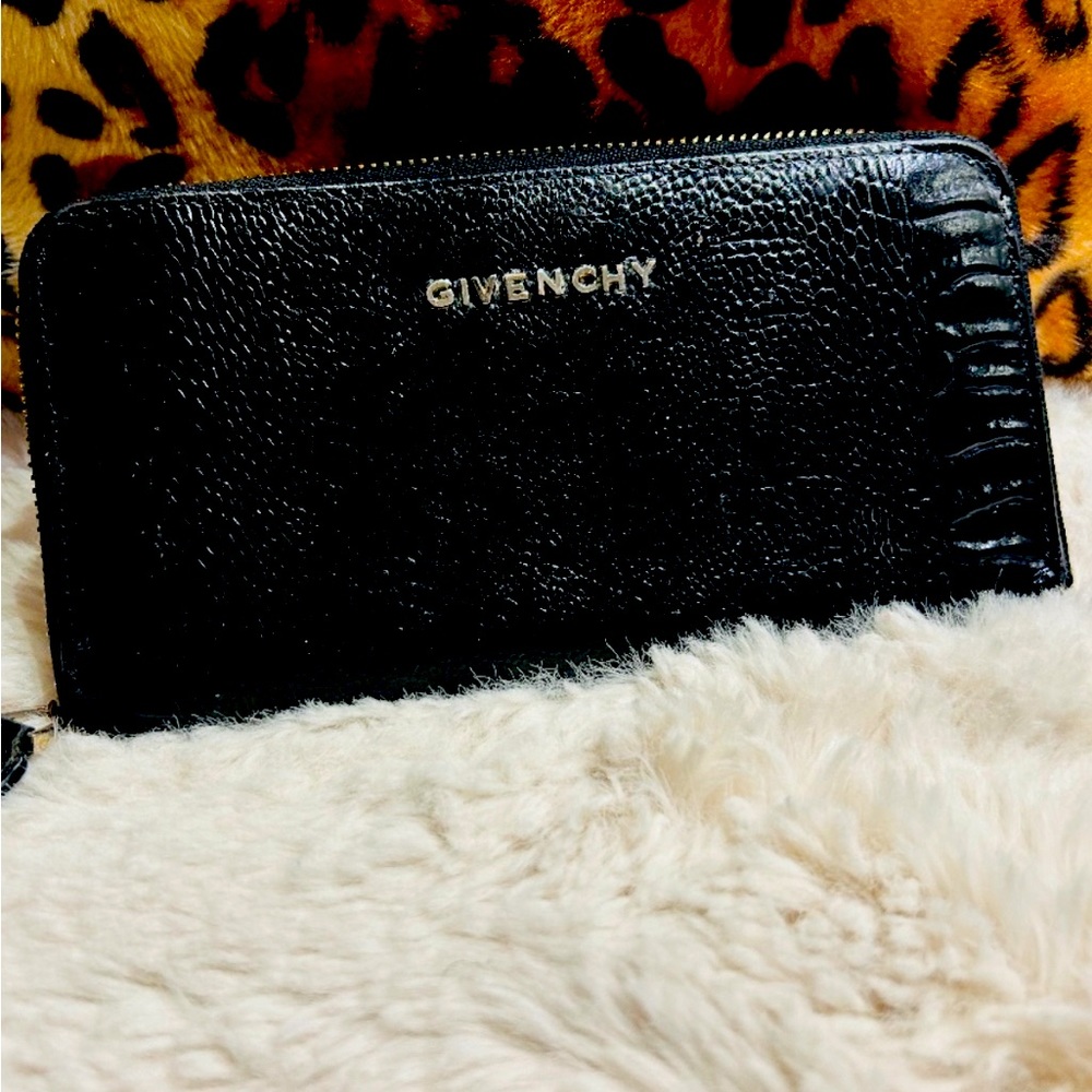 🔥Givenchy Crock Embossed Black Leather Wallet🔥